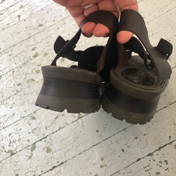 90’s Platform Leather Sandals - Picture 6 of 7